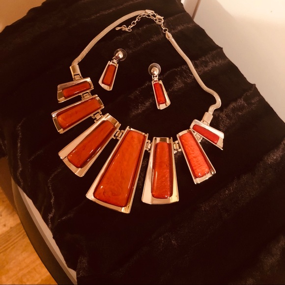 Geometric Chunky Statement Necklace Set - Picture 3 of 5